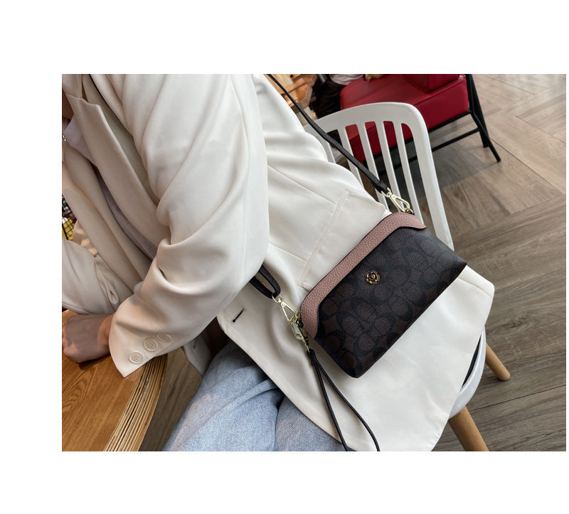 2025 New Handbags Women's Small Bags Fashionable Shoulder Crossbody Bags Trendy Wallets Women's Long Mobile Phone Bags Mom's Style